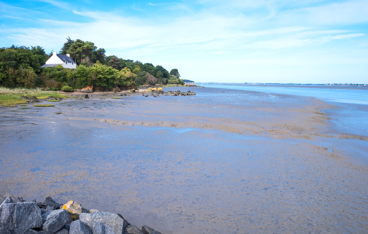 Pénestin, plage et paysage marin près du port
